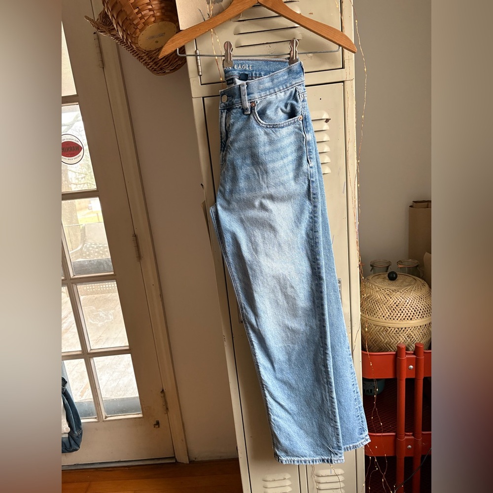 AE Strigid Low-Rise Ex-Boyfriend Jean - Picture 5 of 15
